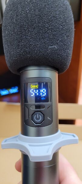 File:Handheld wireless mic.jpg